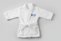 Embroiderd white toddler bathrobe in white